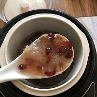 如何制作蔓越莓银耳桃胶羹