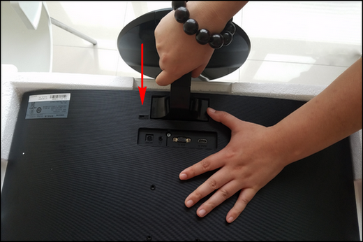 F390系列显示器如何安装底座?