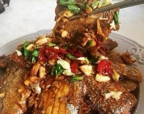 营养美食制作家常红烧带鱼