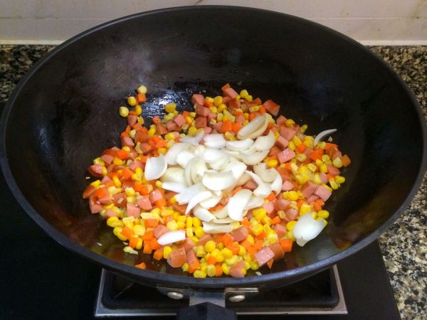 脆皮肠玉米百合杂炒