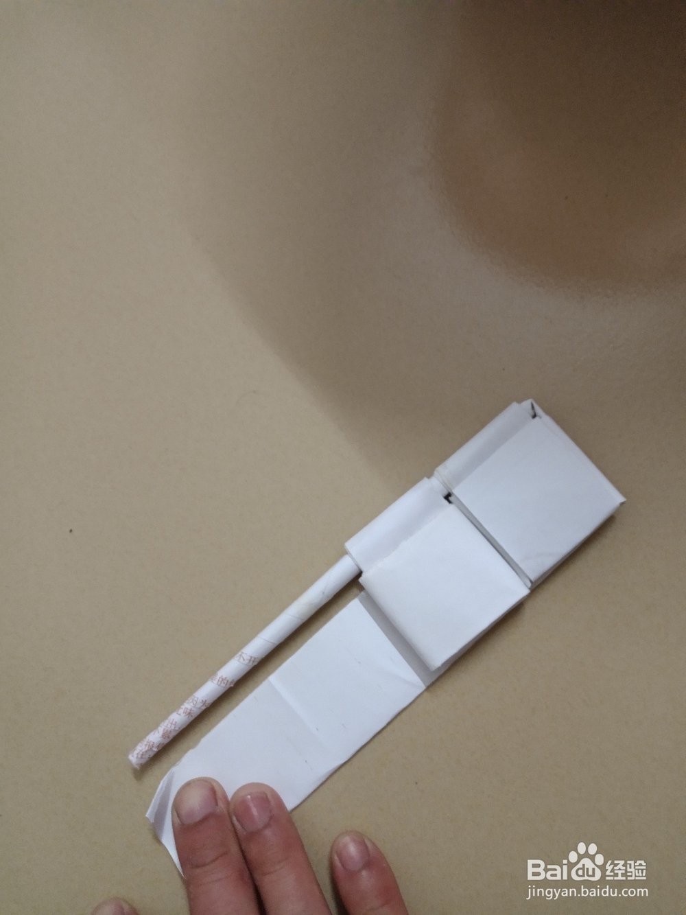 小时的玩具纸手枪