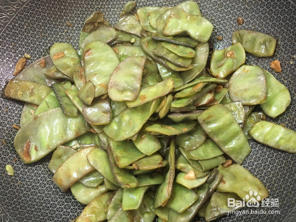 冬天菜谱——腊肠焖扁豆的做法,绵密香甜