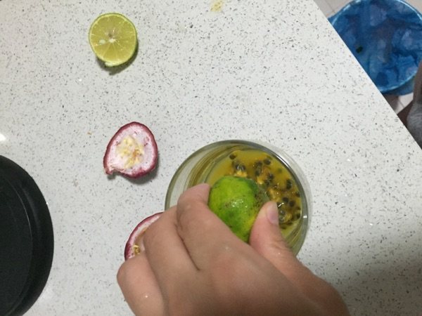 想吃百香果青柠蜂蜜水？轻轻松松就能学会