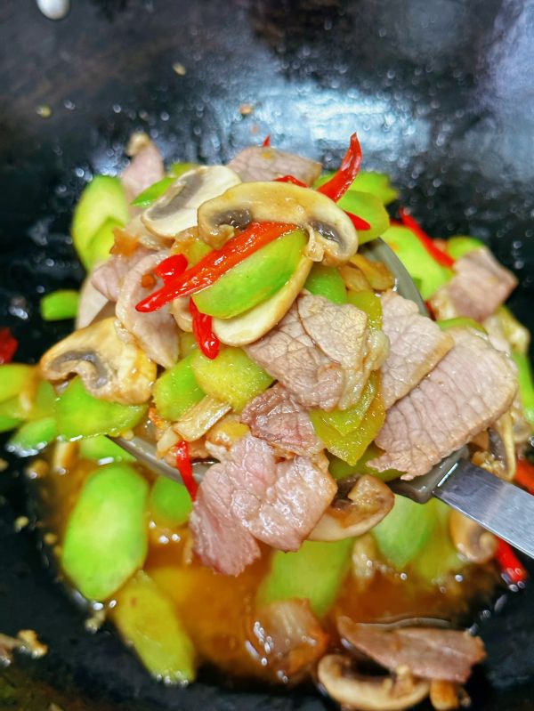 腊肉白蘑炒芥蓝