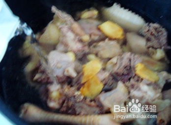 家常电饭煲荸荠炖鸡的做法