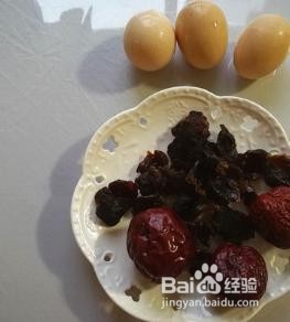 怎么做红枣桂圆煮鸡蛋甜汤。