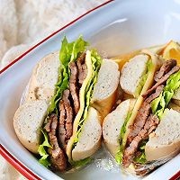 香辣味的牛肉贝果三明治