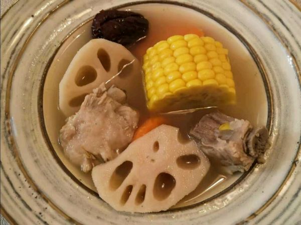 莲藕排骨玉米汤