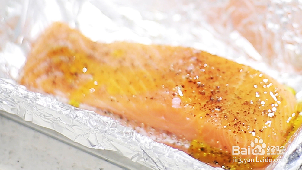 怎么做黑椒柠汁烤三文鱼?