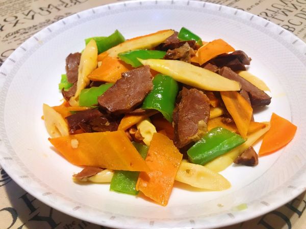 青椒胡萝卜炒猪心