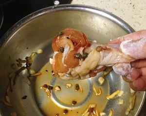 如何制作川香炸鸡翅根