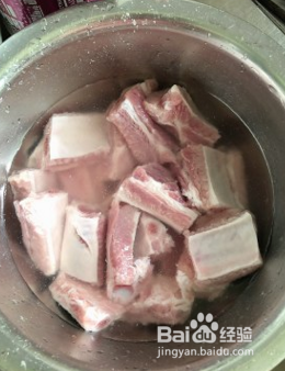 香脆可口的蒜香烤排骨