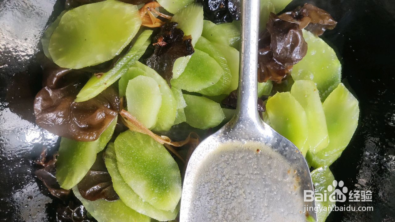 青笋木耳肉片的做法