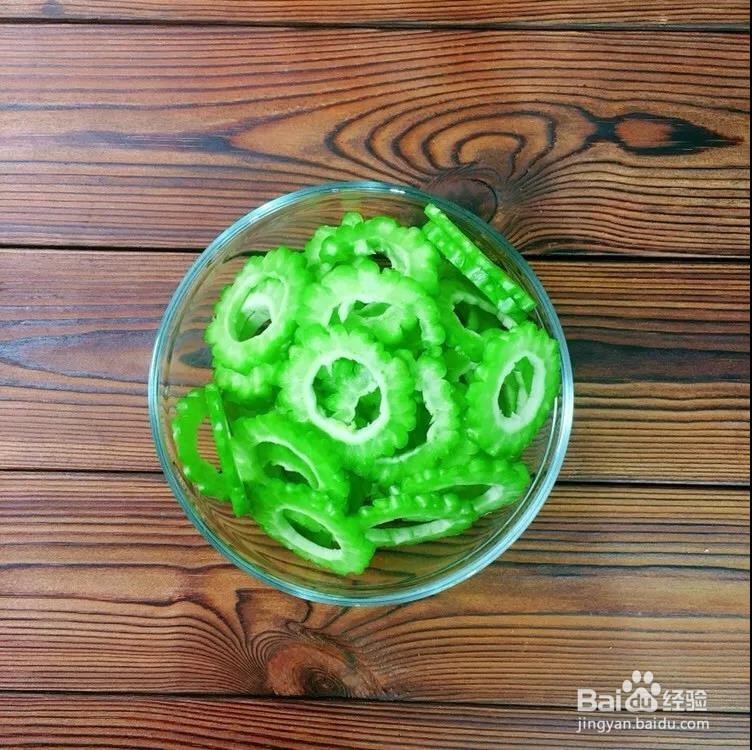 怎么制作苦瓜圈炒蛋？