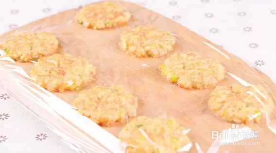 12个月宝宝零食---三文鱼莴苣煎饼