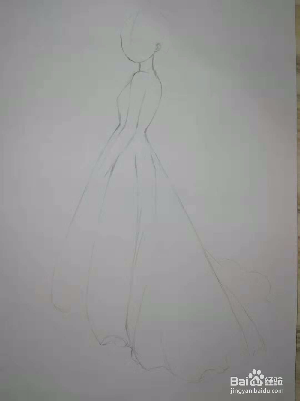 《礼服少女》漫画人物线稿手绘画法教程
