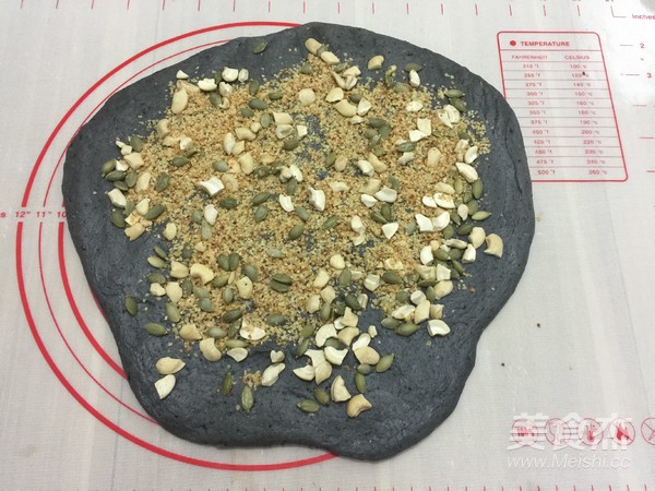 黑芝麻坚果养生欧包