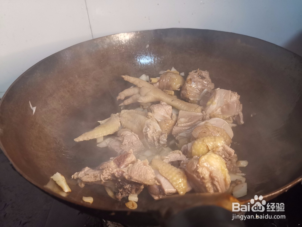 萝卜丁炖鸡肉