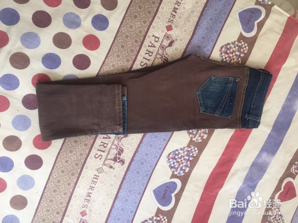 牛仔裤的折叠收纳方法