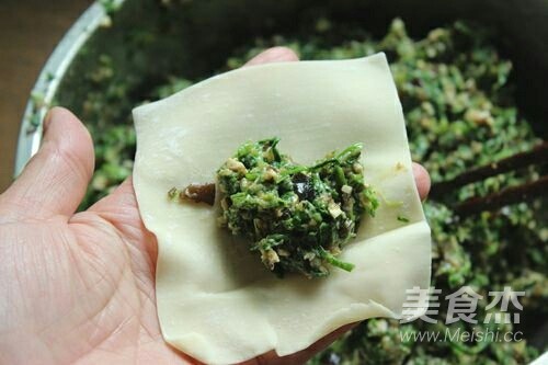 荠菜肉馄饨的做法