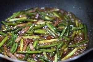 超好吃蒜苔炒肉的做法
