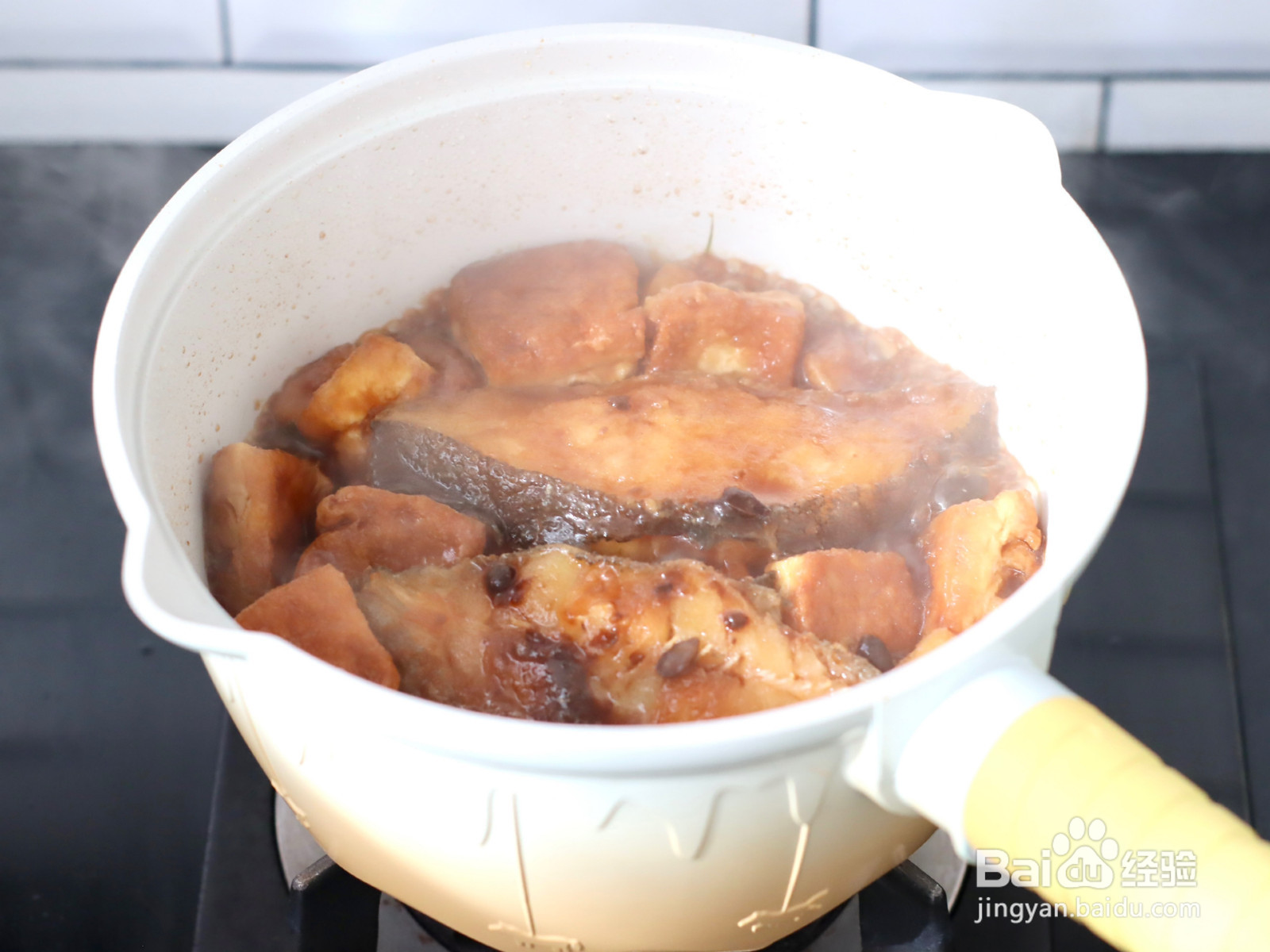 嫩滑鲜香的比目鱼豆腐煲的做法