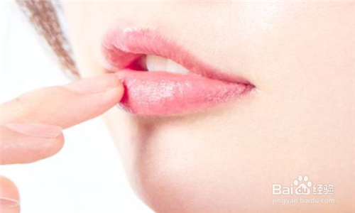 涂抹口红如何避免唇部起皮