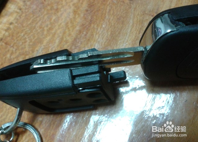 宝骏630车钥匙怎么换电池