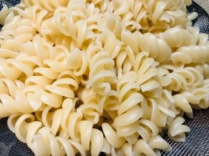 番茄鳀鱼螺丝粉的制作方法