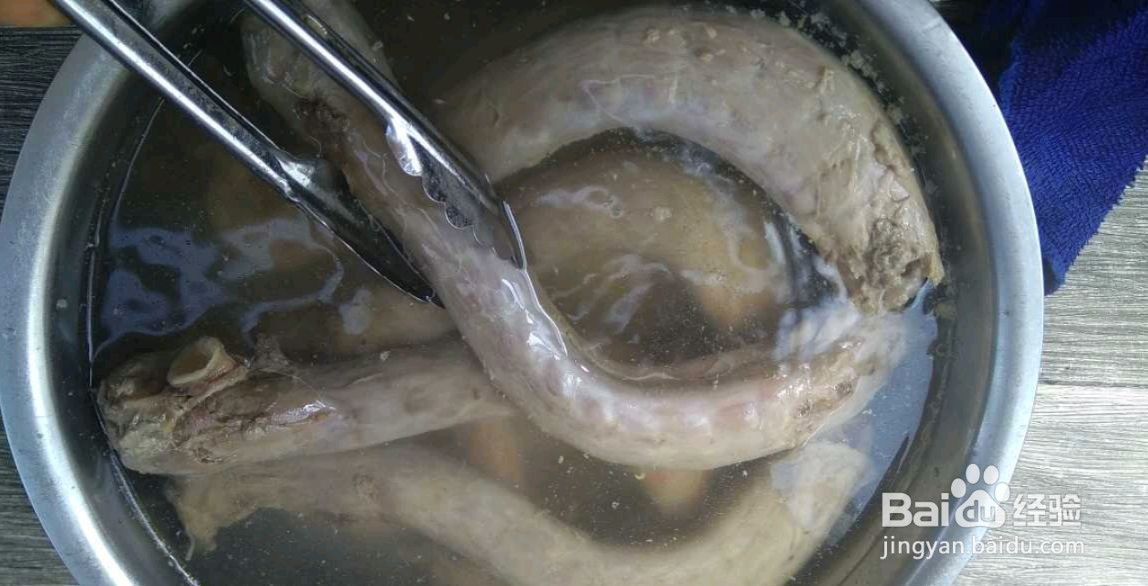 麻辣鸭脖的做法