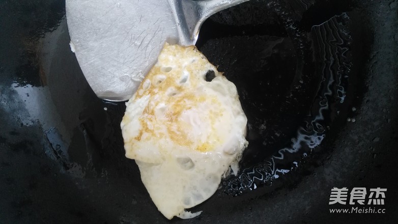 脆皮肠鸡蛋面条
