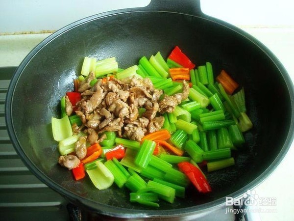 羊肉炒芹菜的做法