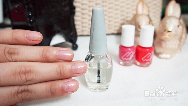 自己在家做粉嫩美甲