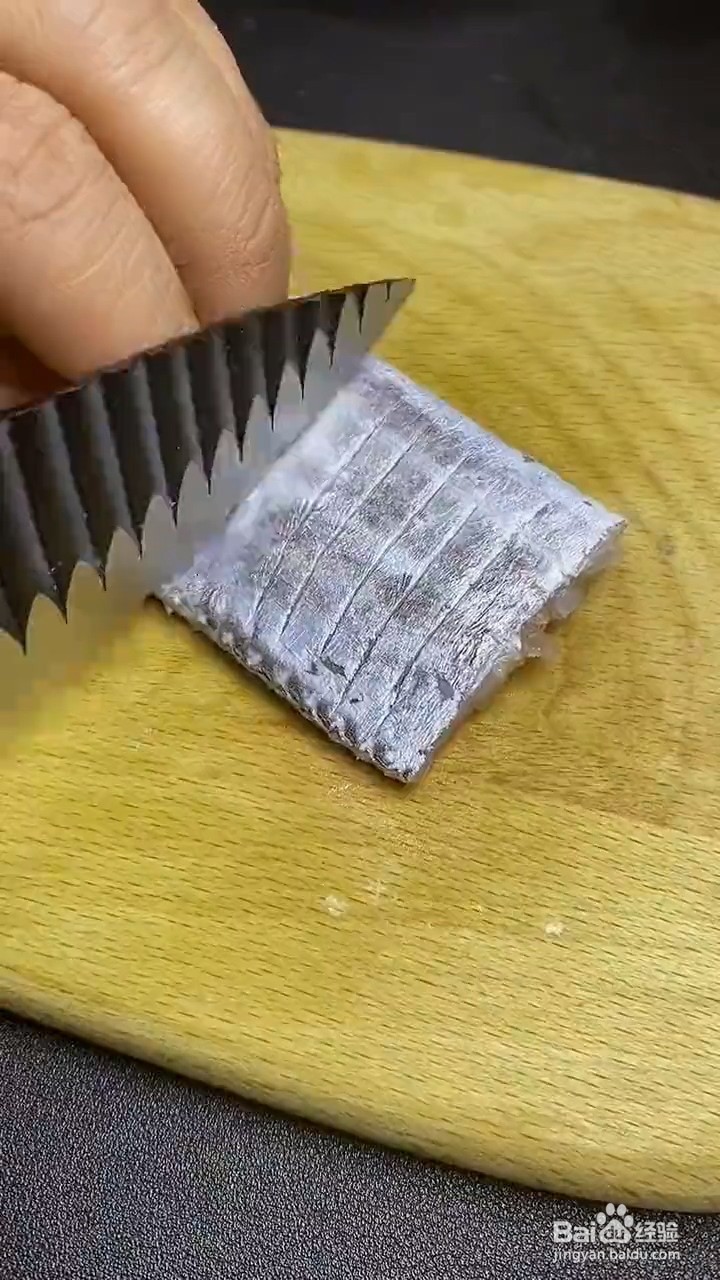 如何制作糖醋带鱼？