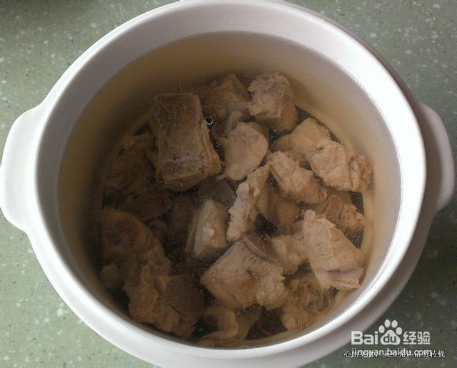 补充能量的虫草花猪骨汤