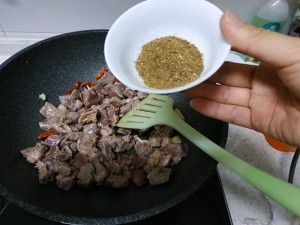 养生食补洋葱炒羊肉的做法