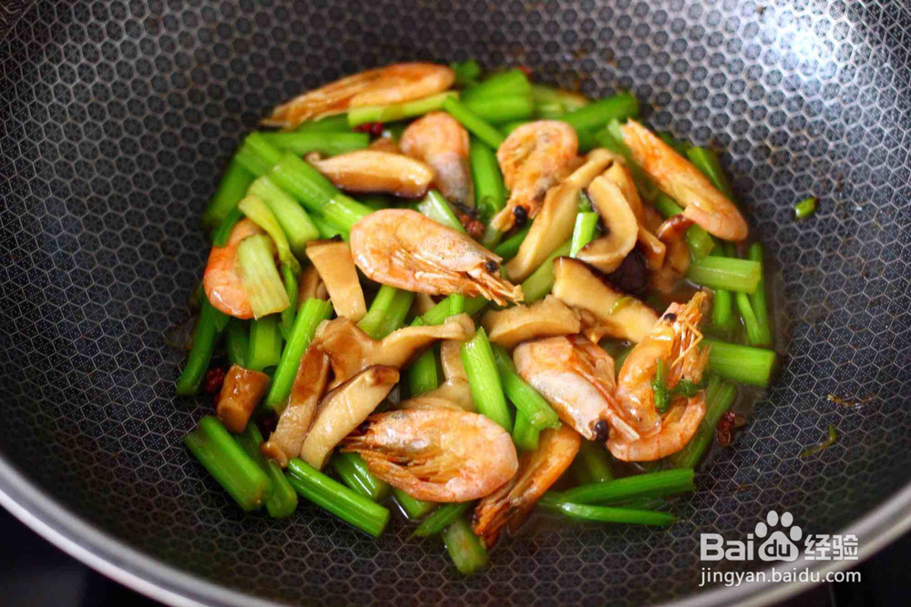 芹菜炒香菇的做法