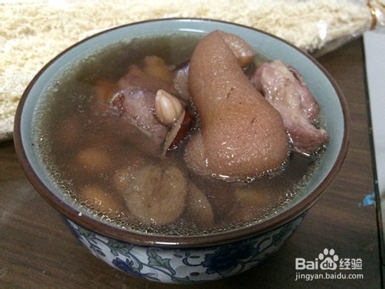 <b>花生猪脚汤---猪脚汤传统做法</b>