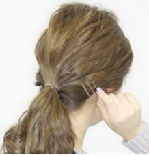 经典低马尾发型