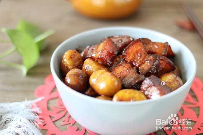 板栗红烧肉的做法