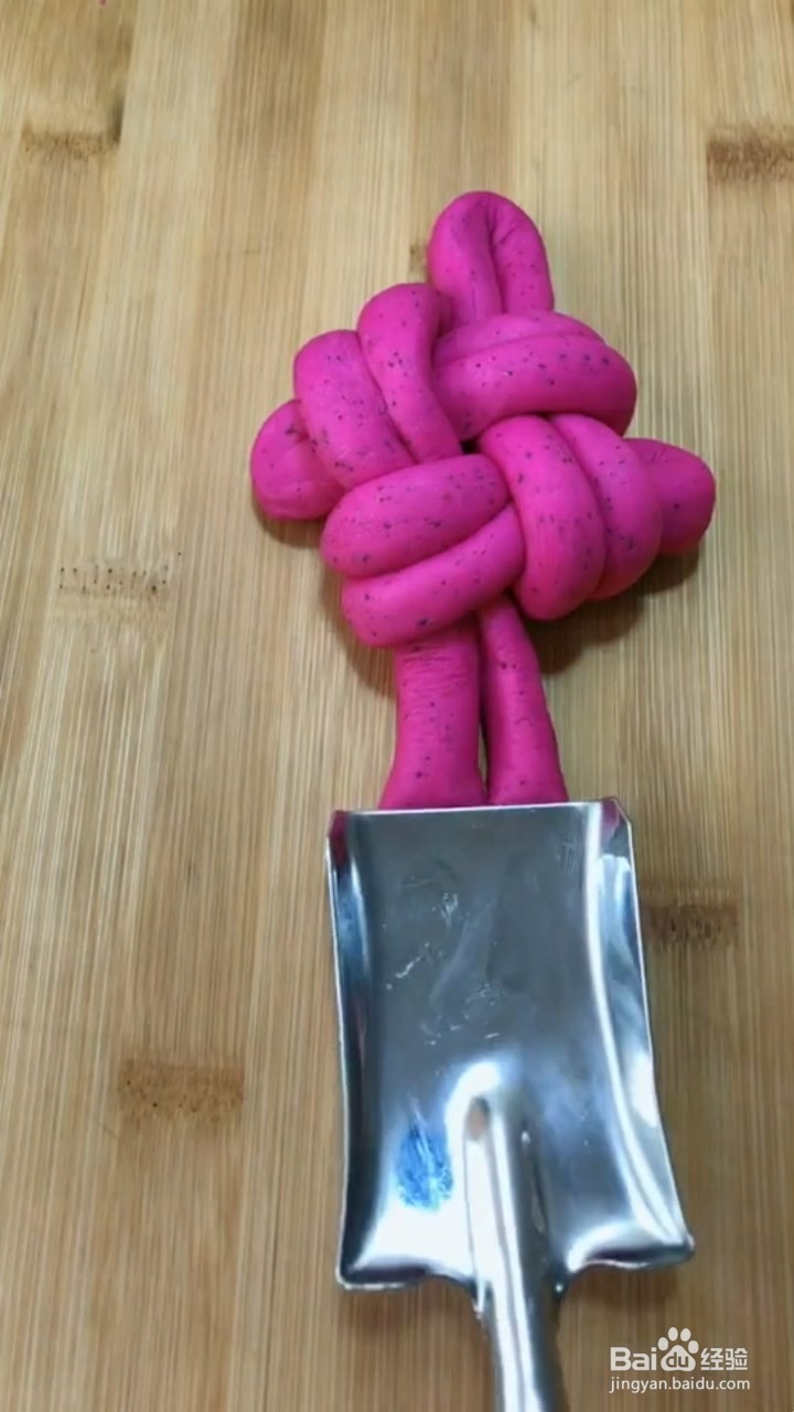 如何制作面包中国结