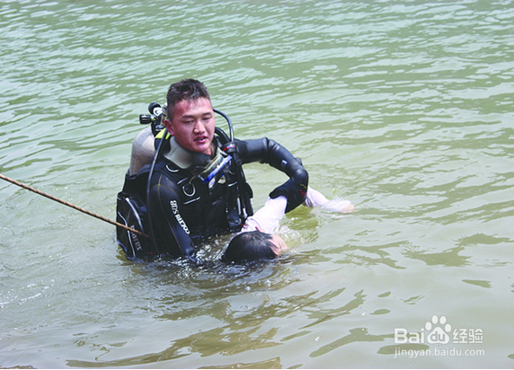 遇到有人溺水怎么办