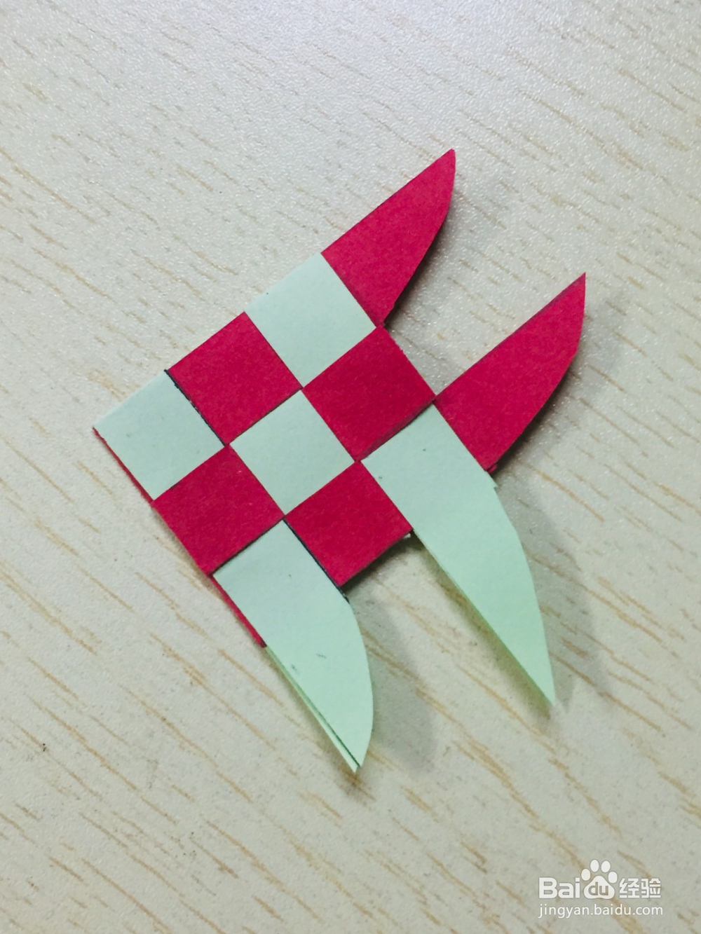 用卡纸如何做一只立体小鱼