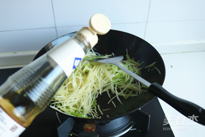 土豆丝卷饼的做法