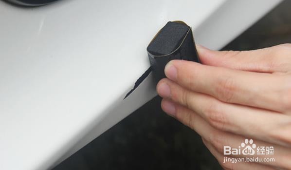 汽车刮了点漆如何自己修复