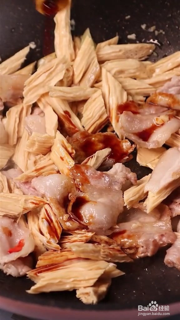 腐竹炒肉的步骤