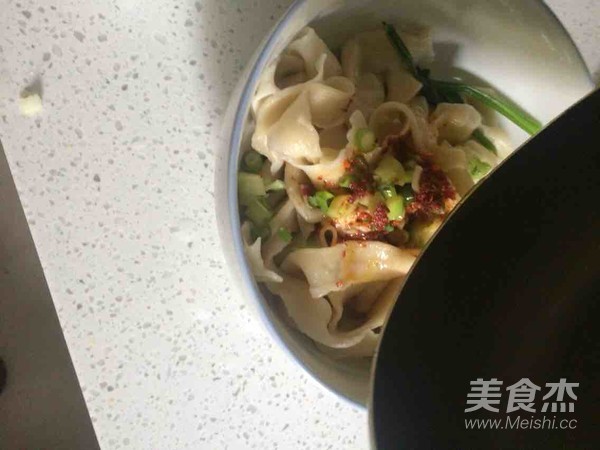 夏天开胃 油泼辣子面