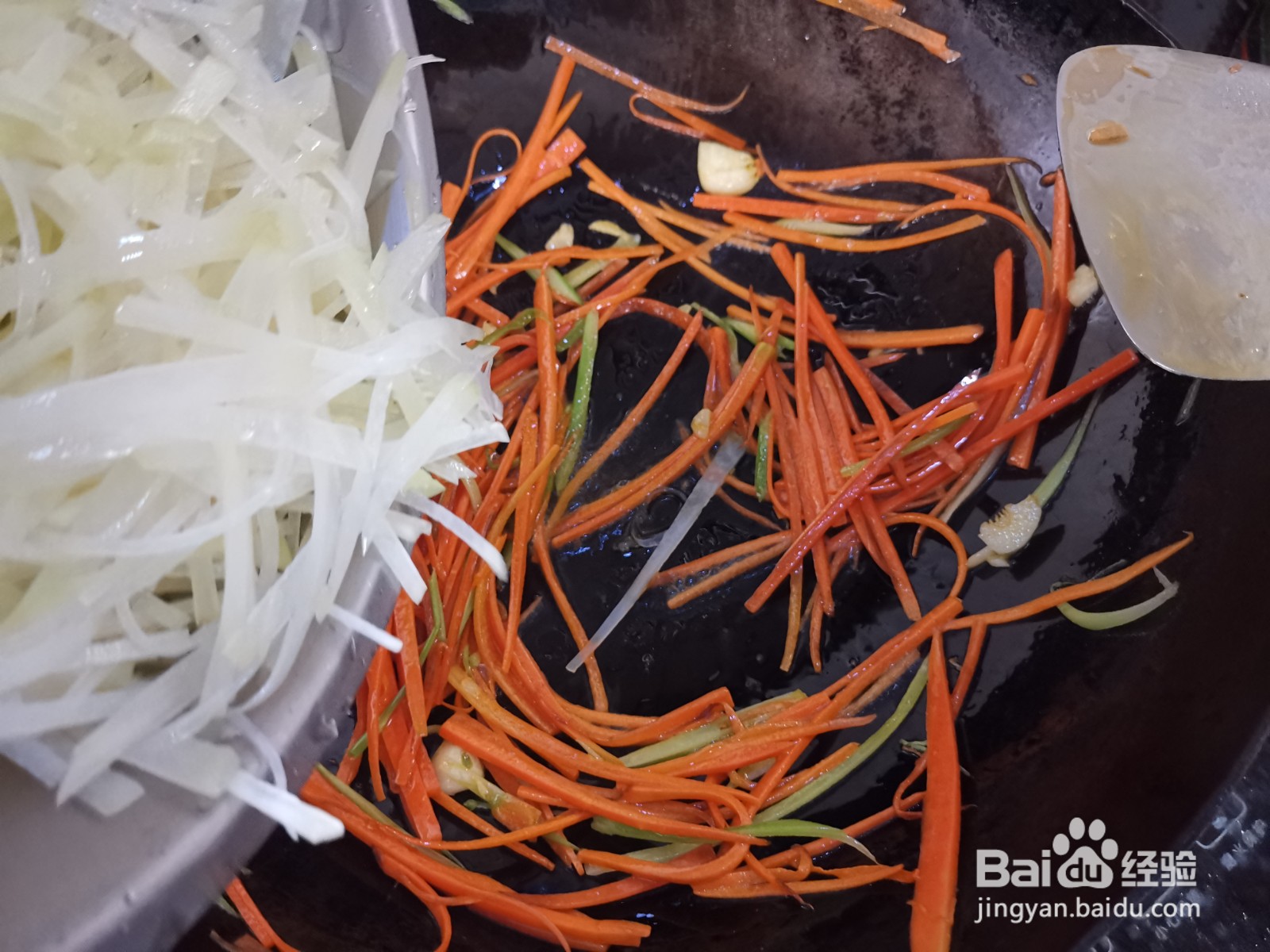 芹菜胡萝卜炒土豆丝的做法