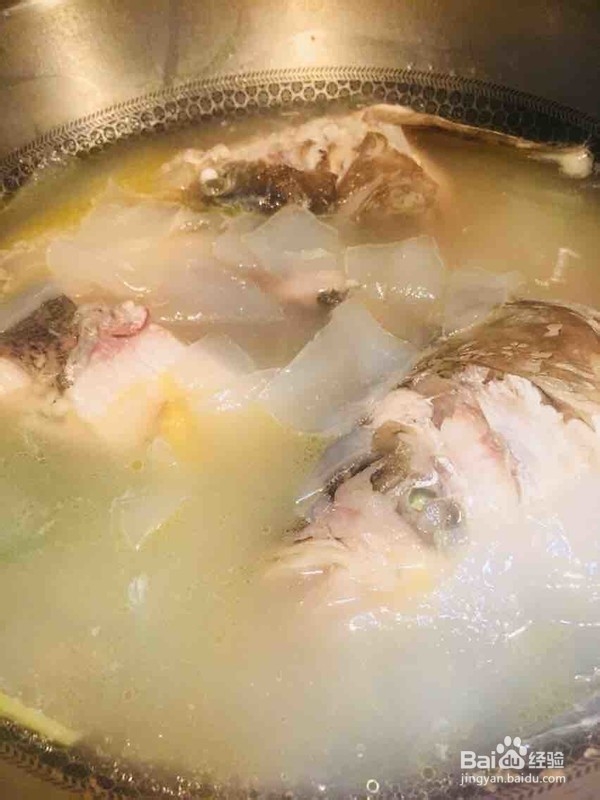 鱼头炖粉皮的做法