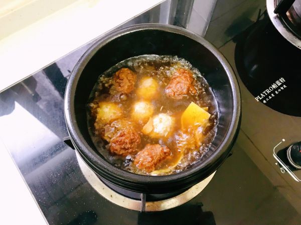 双色肉丸粉丝汤